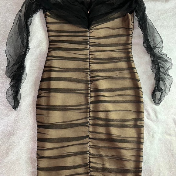 Bella Barnett party ruched black beige

Ruched Mesh Bandage Midi Dress - Black - Picture 6 of 8